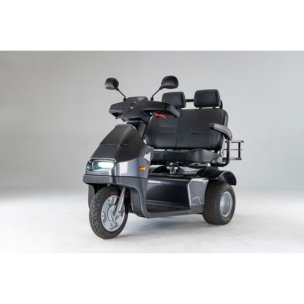 scooter 3 roues 2 places à énergie solaire
