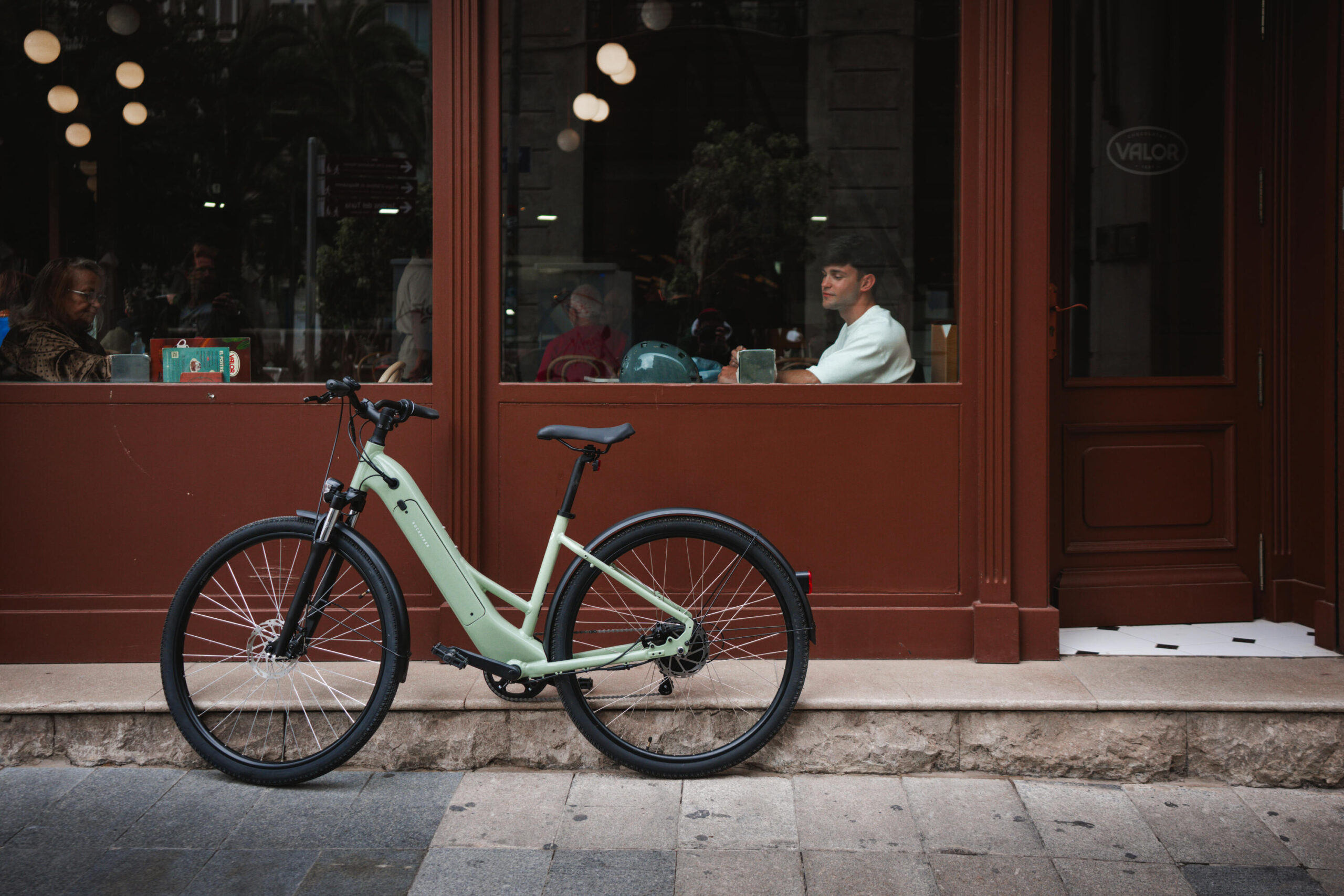 Vélo tout chemin électrique cadre bas, E-ACTV 100 vert amande – Image 3