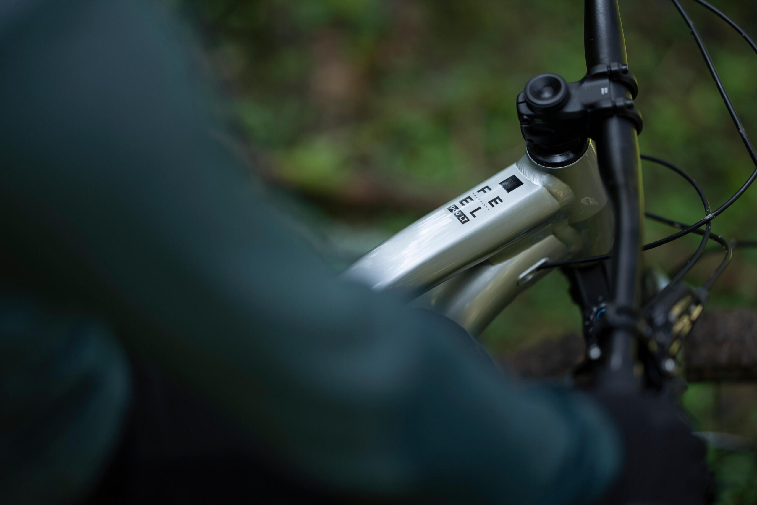 Vélo VTT All Mountain Cadre Aluminium 29"- FEEL 900 LT – Image 10