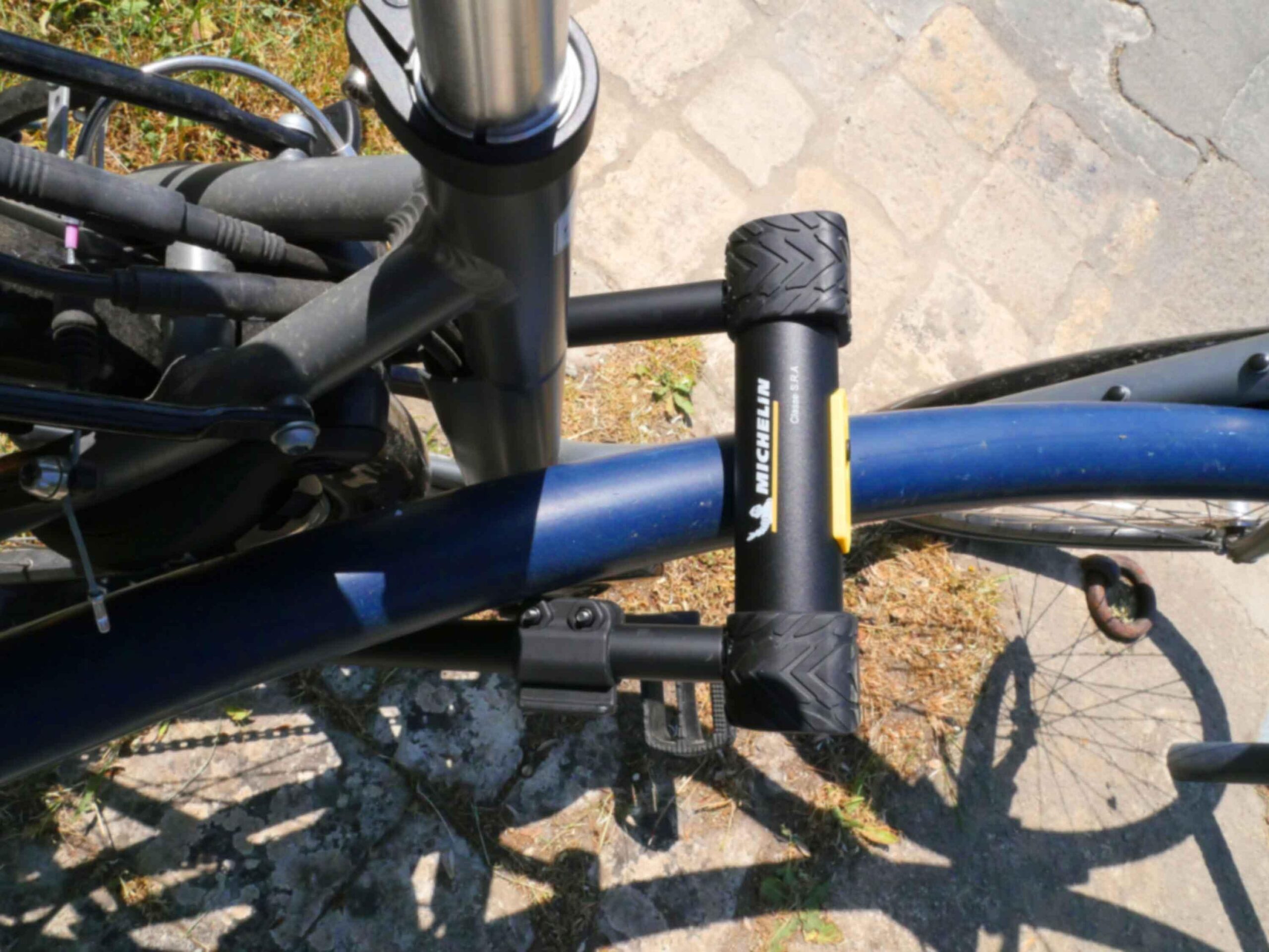 Vélo enfant VTC 20" Fille - 6 Vitesses - Dérailleur Shimano - Freins V-Brake + équipement City
